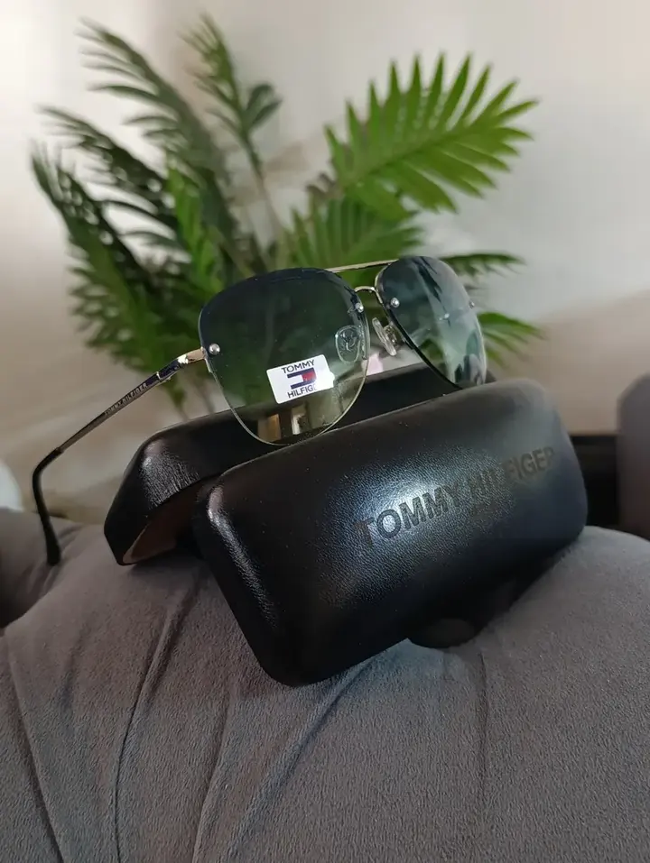 TOM 001